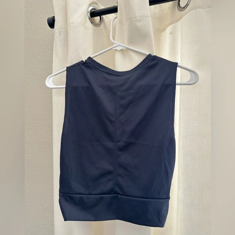 athletic tank top - Picture 2 of 5